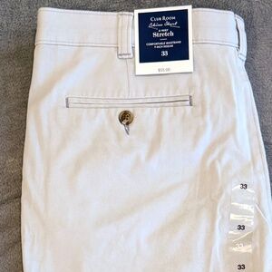NWT Men's Regular-Fit Khaki/Chino Shorts (Size 33)